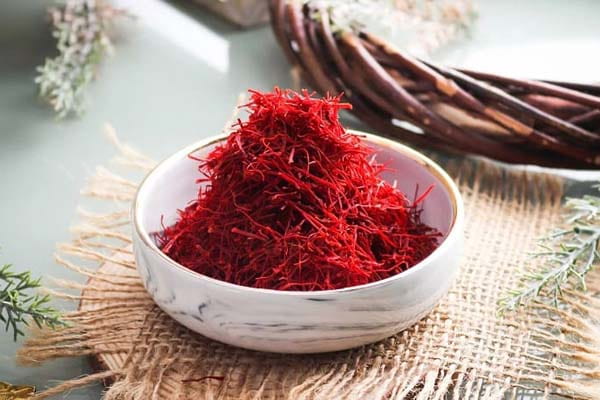 راهنمای خرید زعفران صادراتی قائنات + قیمت عالی